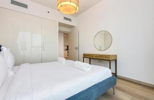 Za'abeel 2 Apartment | Luxury Skyline View 1BR with Pool, Gym, Parking, Concierge & Near Metro