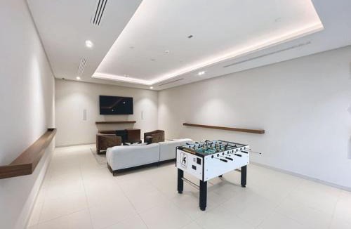 Dubai Marina Apartment | Vacationer Holiday Homes I Elegant 1 Bed I Canal Views I Close to Ain Dubai