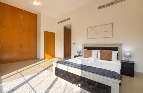 Dubai Villa | Manzil - 4BR Villa in Prime Location with Private Garden