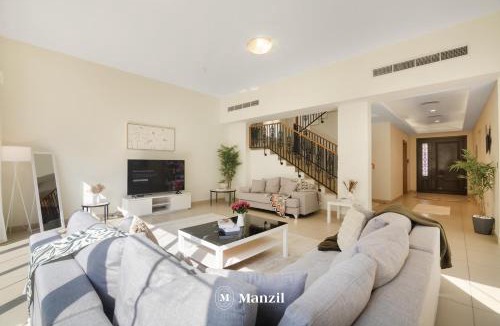 Dubai Villa | Manzil - 4BR Villa in Prime Location with Private Garden