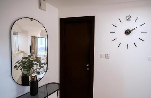 Jumeirah Lake Towers Apartment | Modern Studio with Marina Skyline view in JLT - Prime Location near Metro