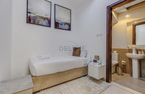 Sharm Apartment | Luxury Villa with Panoramic Sea and Mountain Views and Private Pool, Minutes Drive Away from Khorfakkan Waterfalls and Fujairah Crystal White Beaches, Al Dana Island, Fujairah by Deluxe Holiday Homes