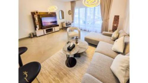 Abu Dhabi Apartment | Modern 1BR - Poolside & Gym Retreat