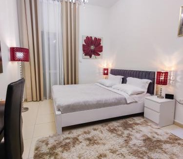 Dubai Apartment | Elegant Fresh 1BR with Heated Pool, just steps from Mall, Restaurants & Fitness center