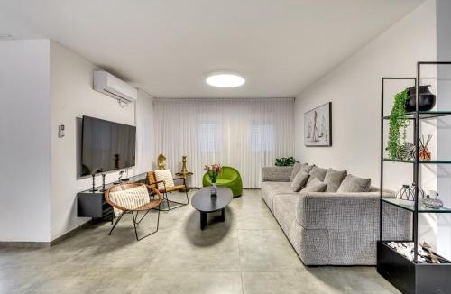 Yavne'el Apartment | וילה קובדו כנרת של רשת לב הגולן - וילה מהממת עם בריכה פרטית מחוממת