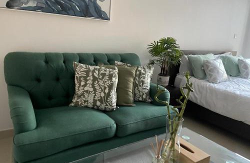 Dubai Apartment | Cozy & Bright Studio accessible to bus and Metro