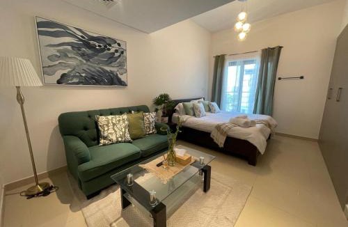 Dubai Apartment | Cozy & Bright Studio accessible to bus and Metro