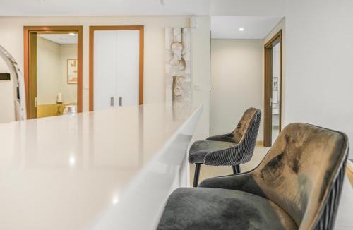 Bur Dubai Apartment | Sea View Apartment located on the 39th floor with rooftop pool close to world trade centre