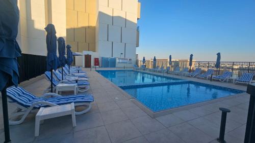 Al Hamra Village Apartment | Unique studio E16