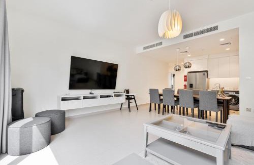Dubai Villa | Bright and Airy 2BR, Family-Friendly with Pool and Gym