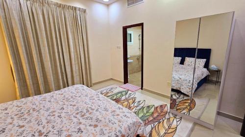 Al Khan House | King Room with Attached Private Bathroom in Shared Apartment