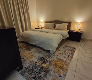 Al Majaz Apartment | Beautiful Levish 3-Bedroom Family Apartment with Garden View