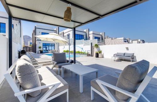 Sharm Villa | Pool and Sea Views 3BR and Assistant's Room Villa with Beach Access and BBQ Facilities, Sharm - Al Dana Villa, Al Dana Island by Deluxe Holiday Homes