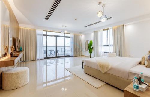 Sharm Apartment | Overlooking Pool, Mountain and Sea 6BR Villa with Two Assistant Room, Heated Pool, BBQ Area, Al Dana Island, Fujairah by Deluxe Holiday Homes