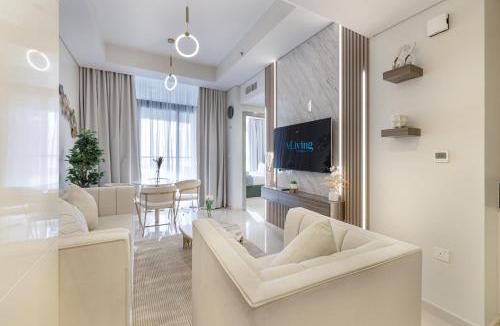 Sheikh Zayed Road Apartment | ALiving Classy 2BR Apartment with Balcony I Aykon City, Business Bay- 5615