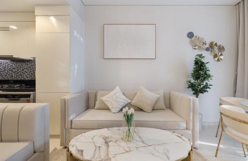 Sheikh Zayed Road Apartment | ALiving Classy 2BR Apartment with Balcony I Aykon City, Business Bay- 5615