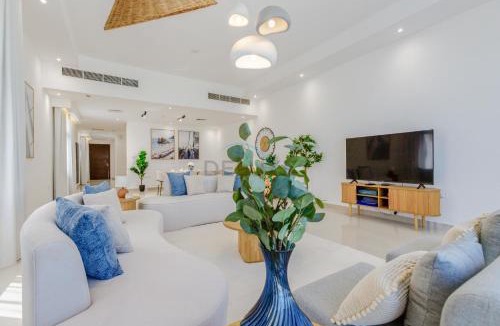 Sharm Villa | Sea Views 4BR and Assistant's Room Villa with Heated Pool, Sharm - Al Dana Villa, Al Dana Island by Deluxe Holiday Homes
