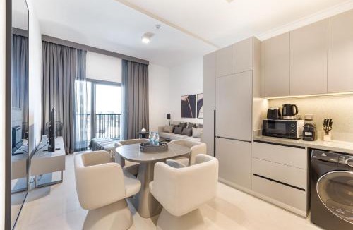Dubai Apartment | ALiving Elegant 1BR Apartment with Balcony I MAG960