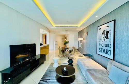 Business Bay Apartment | Luxe 3BR , Paramount by DAMAC, Excellent Pool