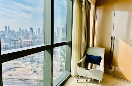 Business Bay Apartment | Luxe 3BR , Paramount by DAMAC, Excellent Pool