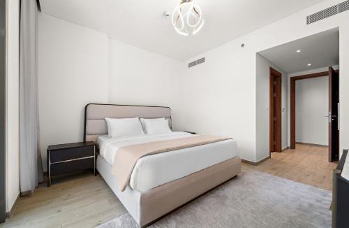 Al Wasl Apartment | 3BR Central Park, Prime Dubai Location