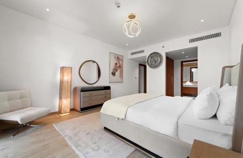 Al Wasl Apartment | 3BR Central Park, Prime Dubai Location