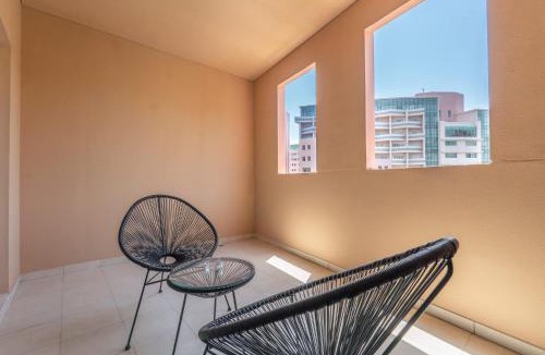 Discovery Gardens Apartment | Free housekeeping visits during your stay - StayShort - A Gorgeous Studio in Zen 20 that Sleeps 2