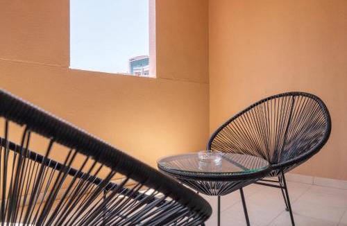 Discovery Gardens Apartment | Free housekeeping visits during your stay - StayShort - A Gorgeous Studio in Zen 20 that Sleeps 2