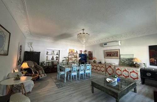 Al Wasl House | Cozy and Vibrant Room in villa Al Wasl #5