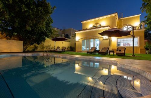 Jumeirah Park Villa | Private villa in Dubai with swimming pool and huge garden