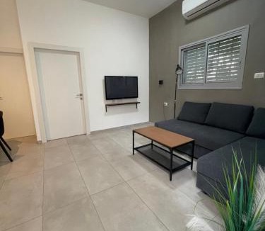 Emek HaMaayanot Apartment | בית בעמק בעיצוב מודרני וחמים