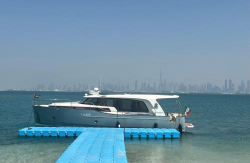 Jumeirah Boat Rental | Yacht Experience - Stella Romana