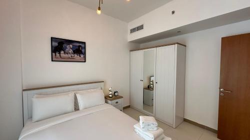 Dubai Apartment | Sleek 1BR in DSO, Dubai