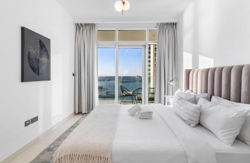 Dubai Marina Apartment | Private Beach Resort - 2 BR Full Palm View