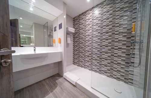 Barsha Heights Hotel | Premier Inn Dubai Barsha Heights
