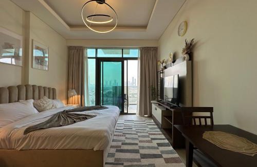 Jadaf Apartment | Yogi - Studio with Creek Views in Al Jaddaf & Pool