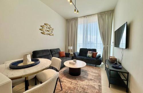 Jumeirah Village Circle Apartment | Chic & Modern 1br In Jvc With Full Amenities