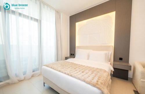 Dubai Apartment | Blue Breeze - Trendy Studio with Balcony & Stylish Interiors