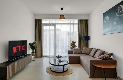 Al Safa Apartment | CanalFront - Central Location up to 7 Guests