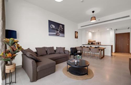 Al Safa Apartment | CanalFront - Central Location up to 7 Guests