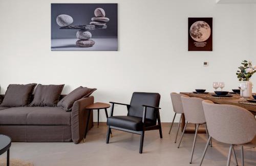 Al Safa Apartment | CanalFront - Central Location up to 7 Guests