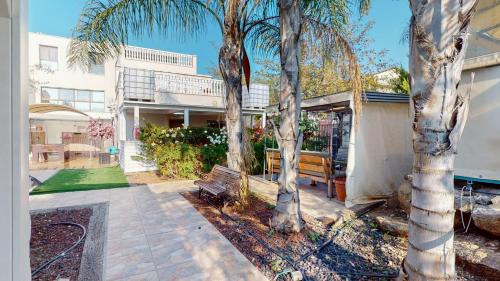 Had Nes Apartment | אחוזת ריצ'מונד של רשת לב הגולן - 3 סוויטות מהממות בחד נס ליד הכנרת עם בריכה משותפת מחוממת ומקורה