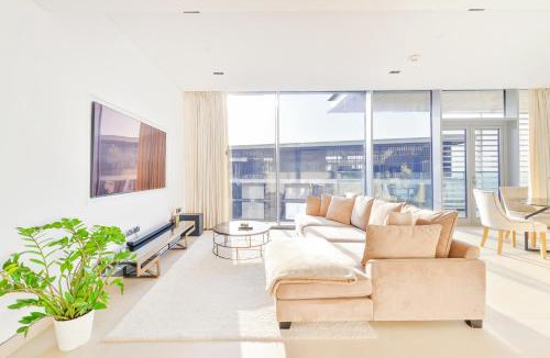 Dubai Apartment | Premium 2+1 BR condo in the heart of Bluewaters Island