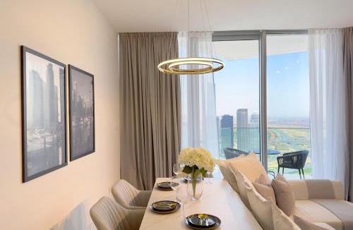 Dubai Marina Apartment | Stunning 1BR in Stella Maris, City View, Marina