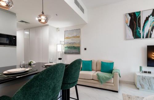 International City Apartment | Queen Bed, Full Kitchen, New Unit