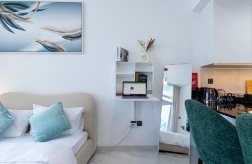 International City Apartment | Queen Bed, Full Kitchen, New Unit