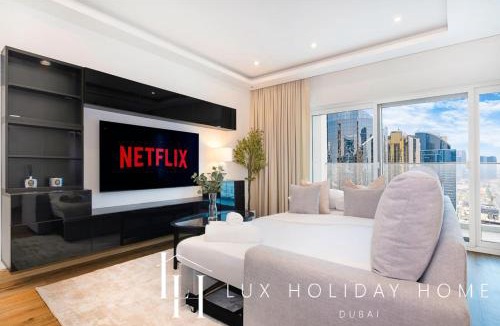 Jumeirah Lake Towers Apartment | LUX The Bonnington JLT Suite