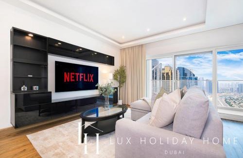 Jumeirah Lake Towers Apartment | LUX The Bonnington JLT Suite