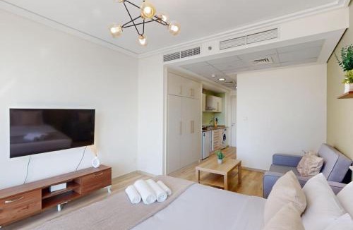 Jumeirah Lake Towers Apartment | Vacationer Holiday Homes I Elegant Studio I Convenient & Central Stay in JLT