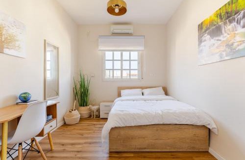 Kiryat Yam Apartment | Near Beach, Family Penthouse
